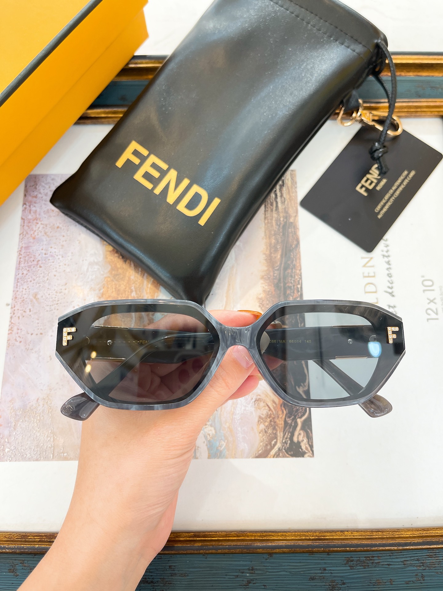 Fendi 芬迪墨镜