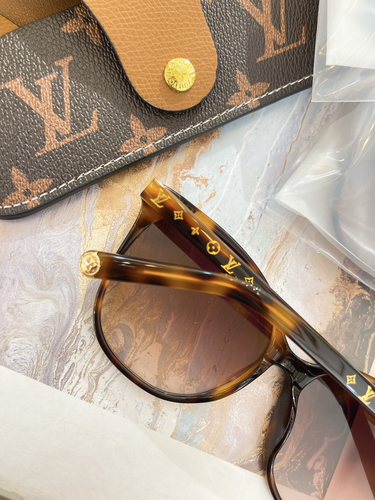 Louis Vuitton LOUIS VUITTON太阳眼镜