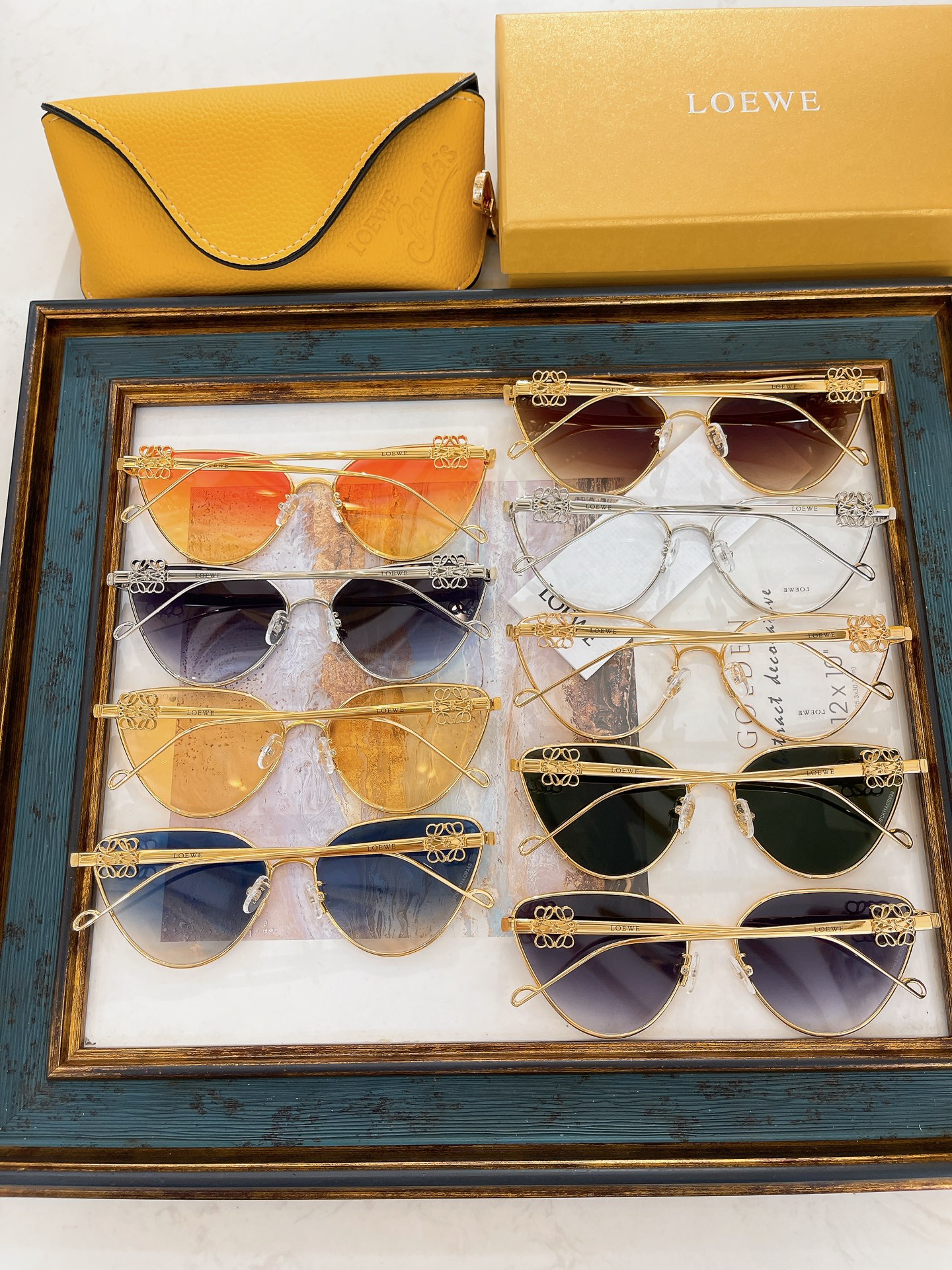 [Loewe Eyewear]MODEL:LW4004SSIZE: 60 mouths 17 143
