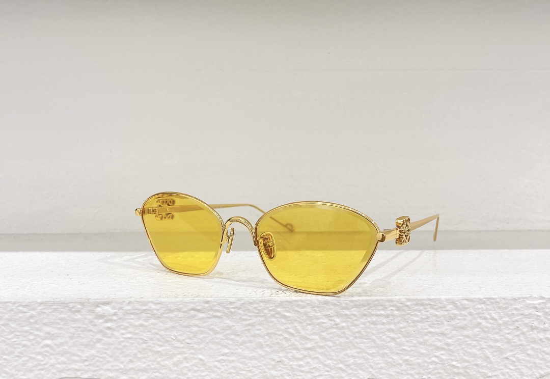 [Loewe Eyewear]