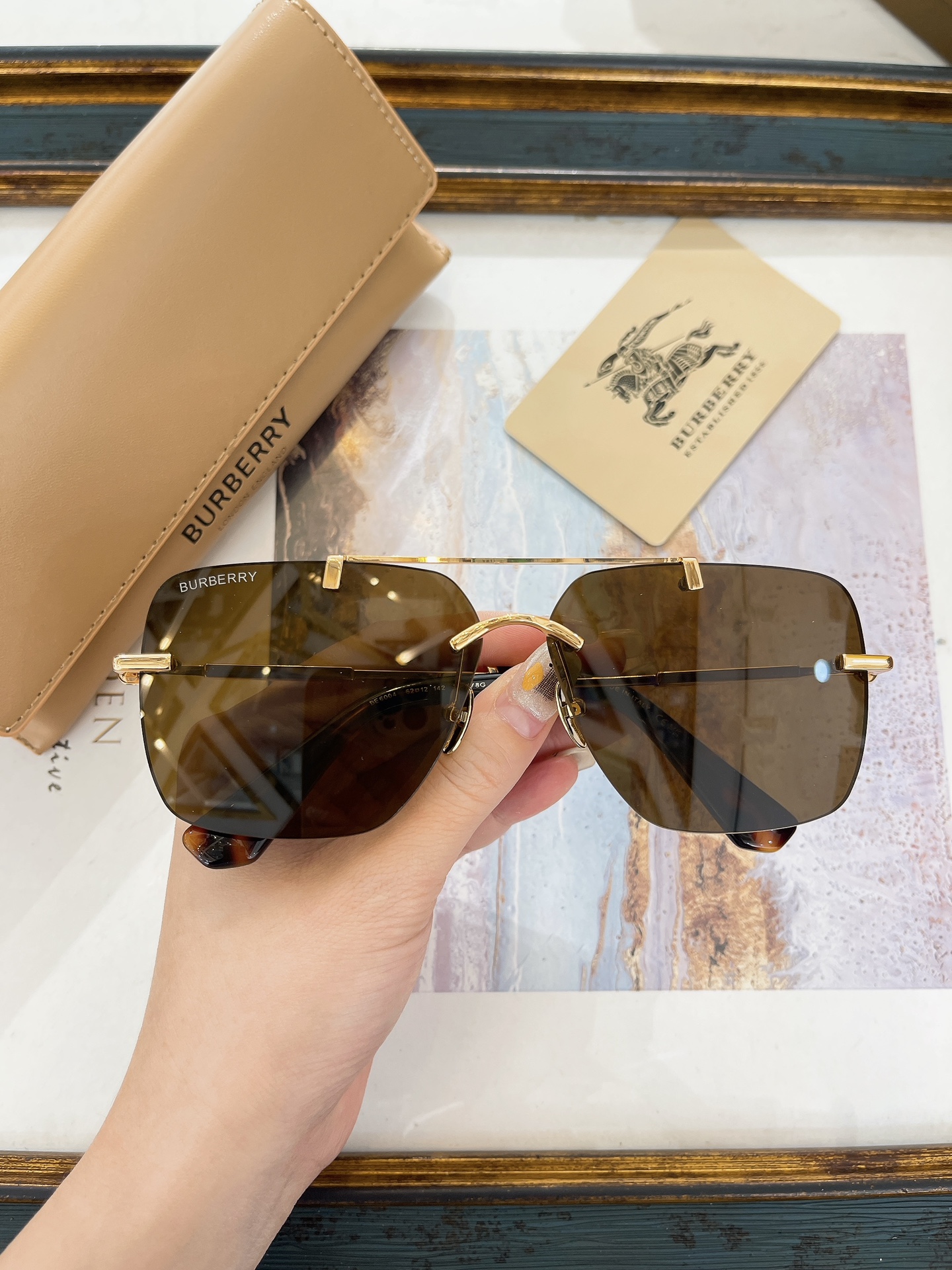 Burberry 巴宝莉墨镜
