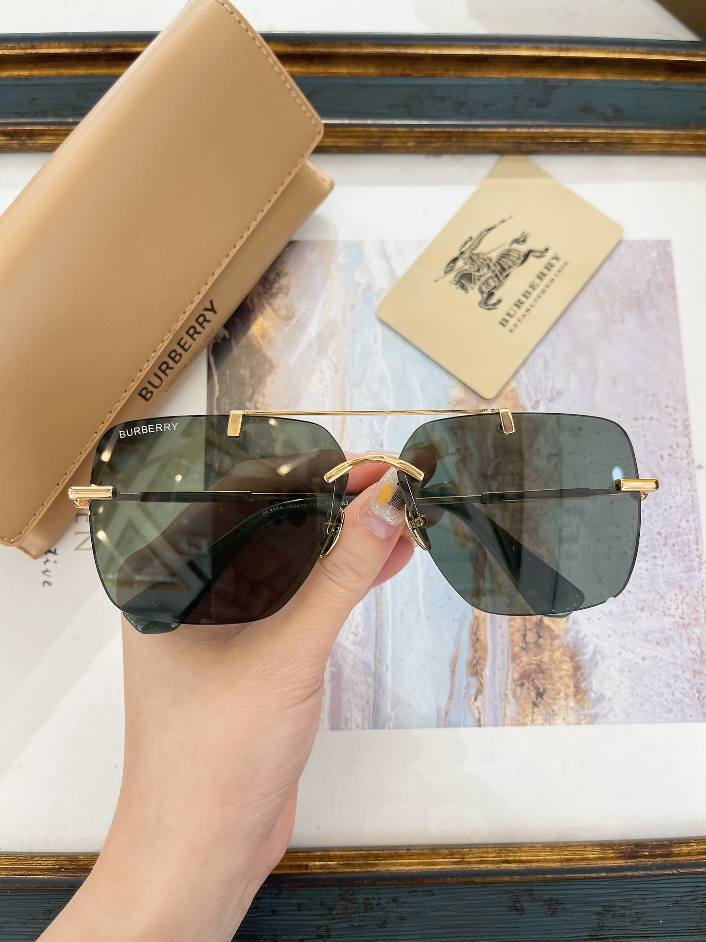 Burberry 巴宝莉墨镜