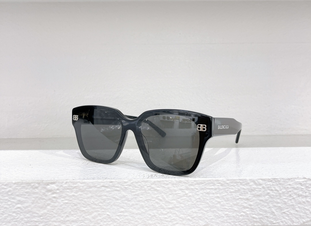 [Balenciaga Eyewear]