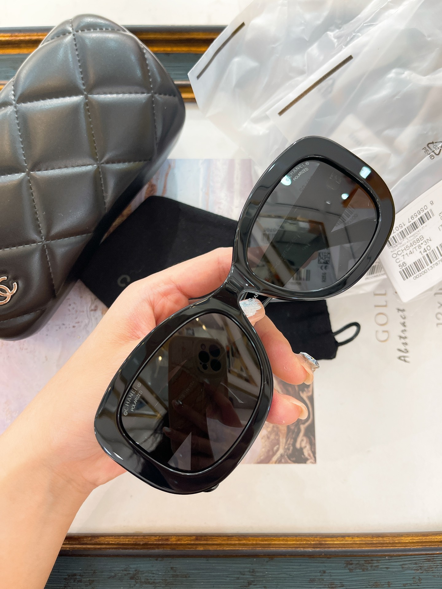 Foto de detalles en negro, modelo: CH5468B