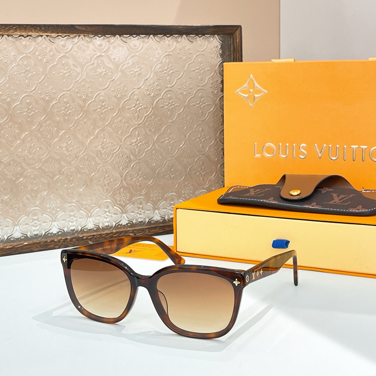 ￼ LOUIS VUITTO*🌟🌟🌟MODEL：Z2136U 🌟🌟🌟SIZE：56口19-143🌟🌟🌟
