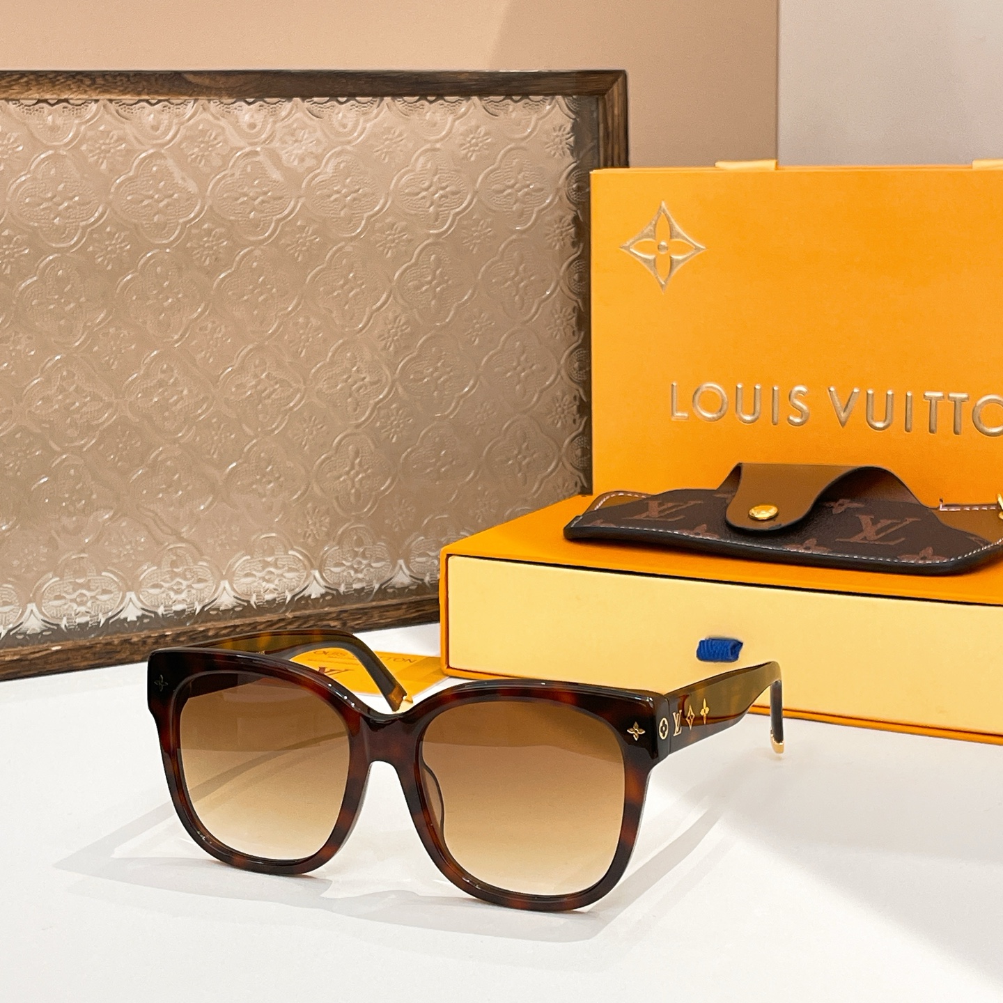 ￼ LOUIS VUITTO*🌟🌟🌟MODEL：Z1729W🌟🌟🌟SIZE：56口18-143🌟🌟🌟