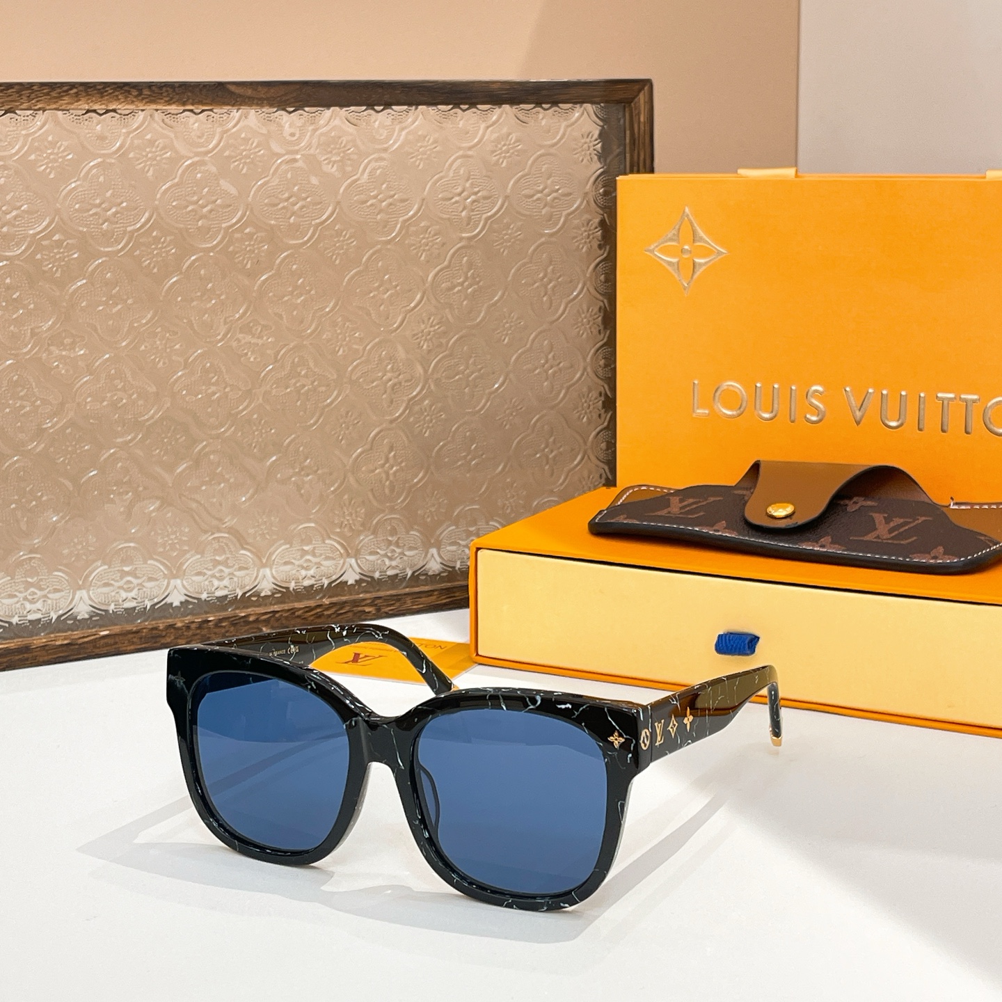 ￼ LOUIS VUITTO*🌟🌟🌟MODEL：Z1729W🌟🌟🌟SIZE：56口18-143🌟🌟🌟