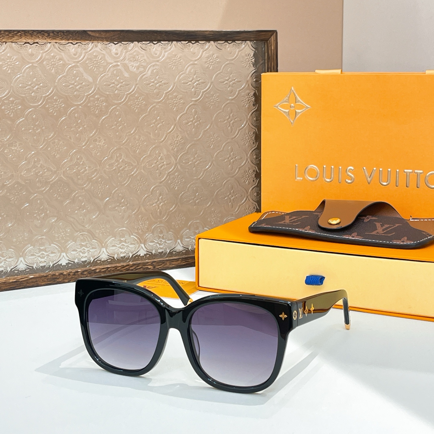 ￼ LOUIS VUITTO*🌟🌟🌟MODEL：Z1729W🌟🌟🌟SIZE：56口18-143🌟🌟🌟