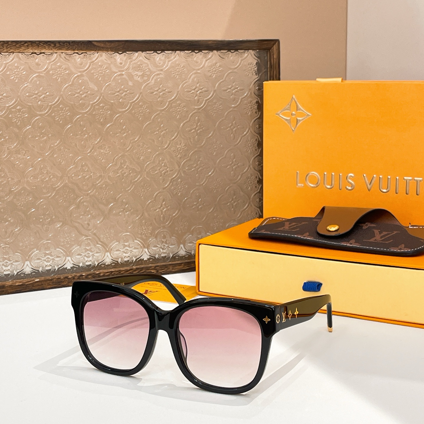 ￼ LOUIS VUITTO*🌟🌟🌟MODEL：Z1729W🌟🌟🌟SIZE：56口18-143🌟🌟🌟