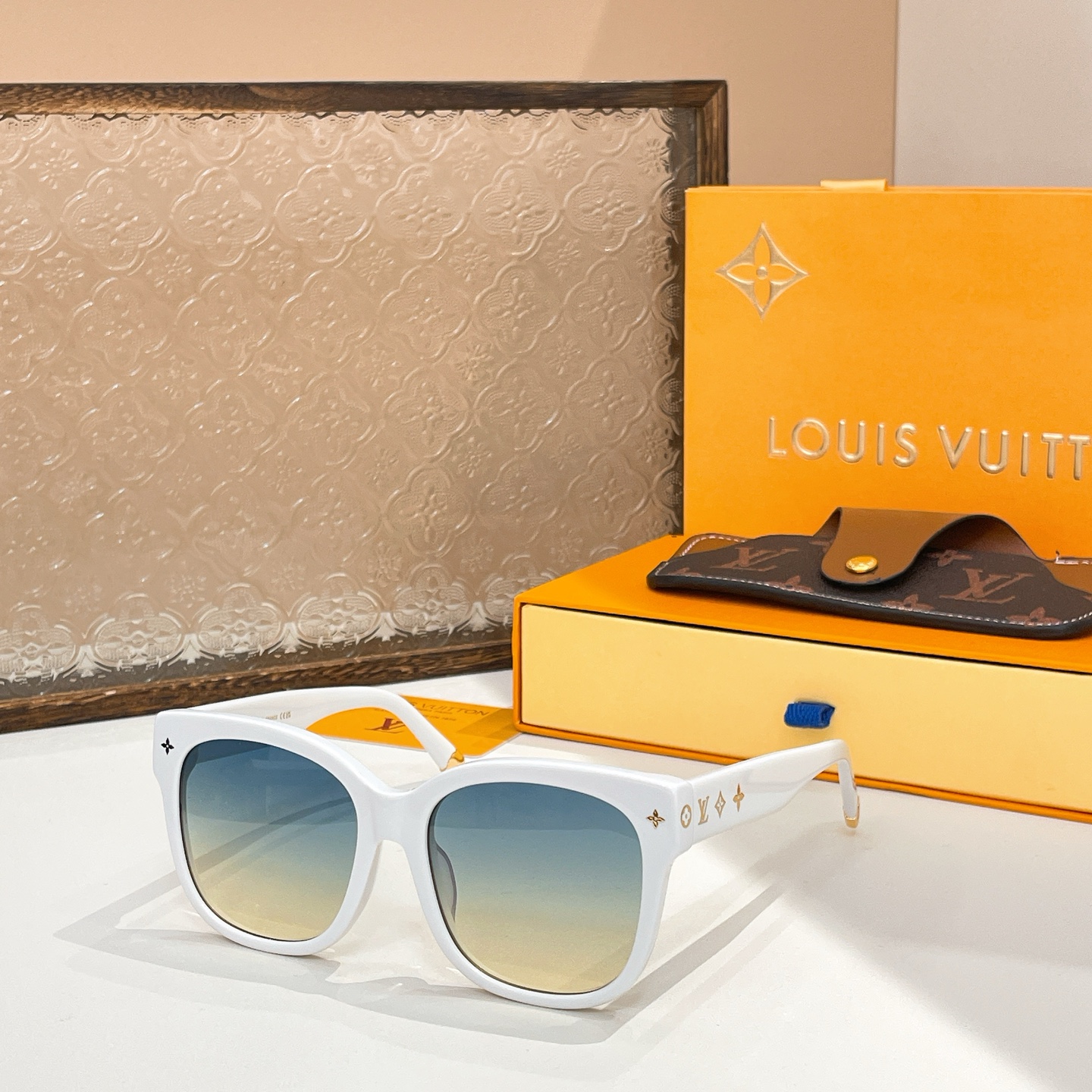￼ LOUIS VUITTO*🌟🌟🌟MODEL：Z1729W🌟🌟🌟SIZE：56口18-143🌟🌟🌟