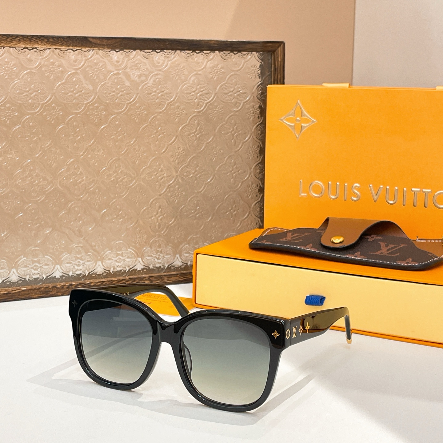 ￼ LOUIS VUITTO*🌟🌟🌟MODEL：Z1729W🌟🌟🌟SIZE：56口18-143🌟🌟🌟