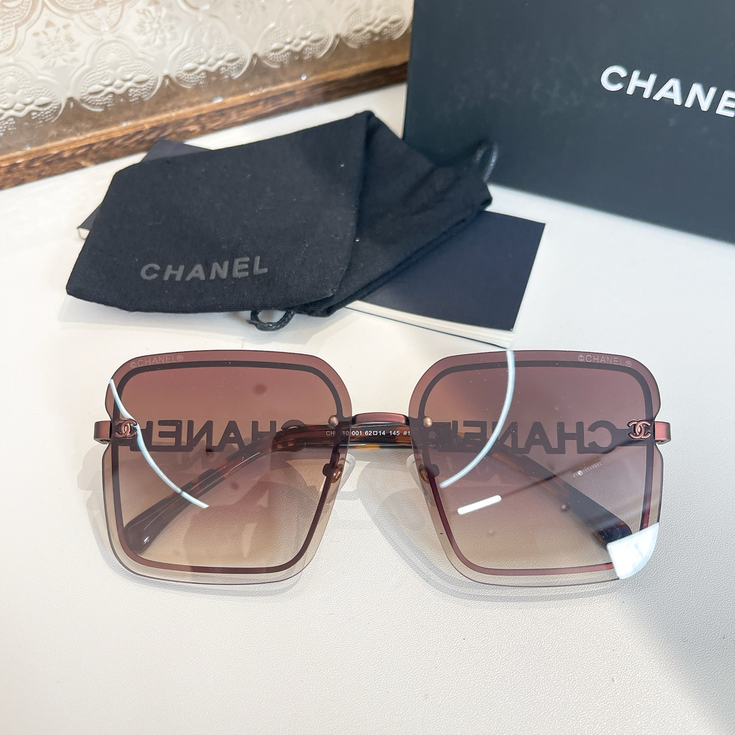 Chanel 香奈儿墨镜