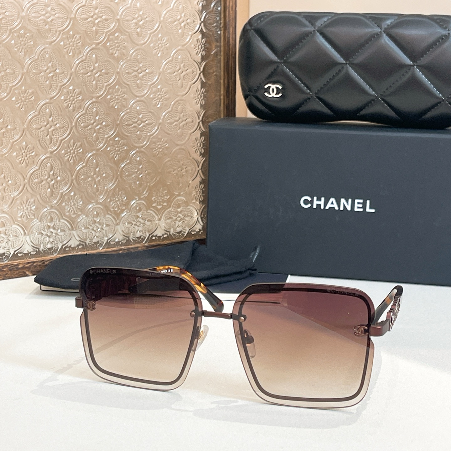 Chanel 香奈儿墨镜