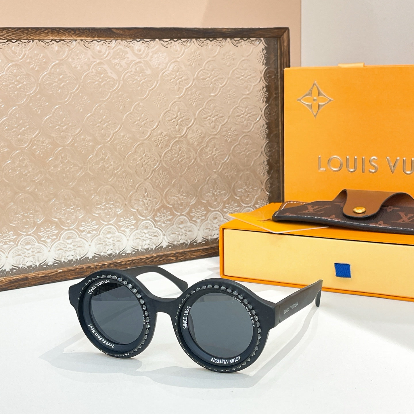 没钻 带钻
LOUIS VUITTO*🌟🌟🌟MODEL：Z2386U🌟🌟🌟SIZE：57口16-145🌟