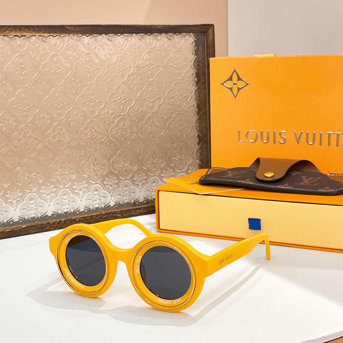 没钻 带钻
LOUIS VUITTO*🌟🌟🌟MODEL：Z2386U🌟🌟🌟SIZE：57口16-145🌟