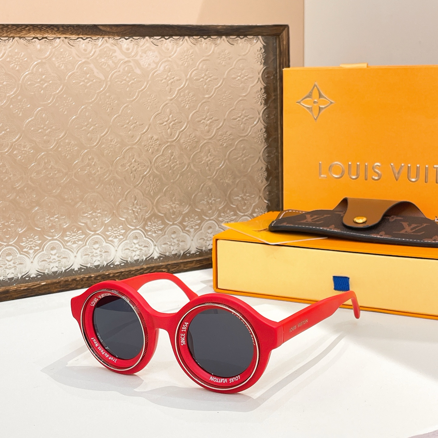 没钻 带钻
LOUIS VUITTO*🌟🌟🌟MODEL：Z2386U🌟🌟🌟SIZE：57口16-145🌟