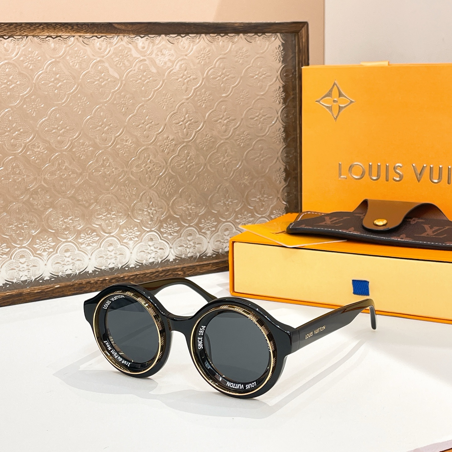 没钻 带钻
LOUIS VUITTO*🌟🌟🌟MODEL：Z2386U🌟🌟🌟SIZE：57口16-145🌟