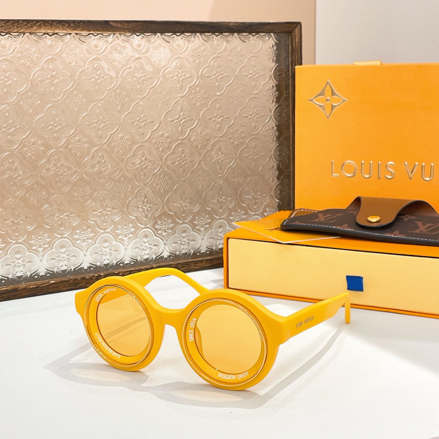 没钻 带钻
LOUIS VUITTO*🌟🌟🌟MODEL：Z2386U🌟🌟🌟SIZE：57口16-145🌟