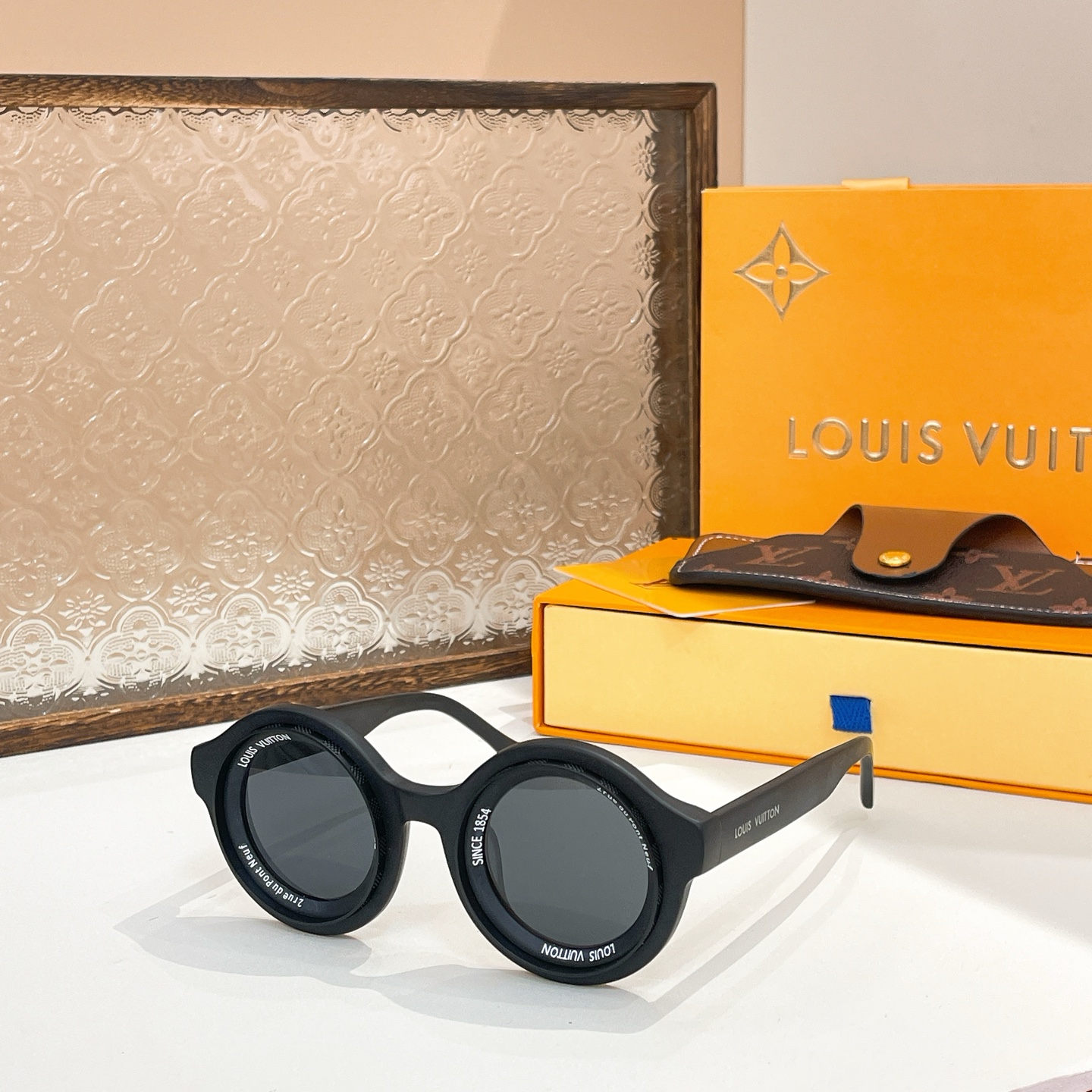 没钻 带钻
LOUIS VUITTO*🌟🌟🌟MODEL：Z2386U🌟🌟🌟SIZE：57口16-145🌟