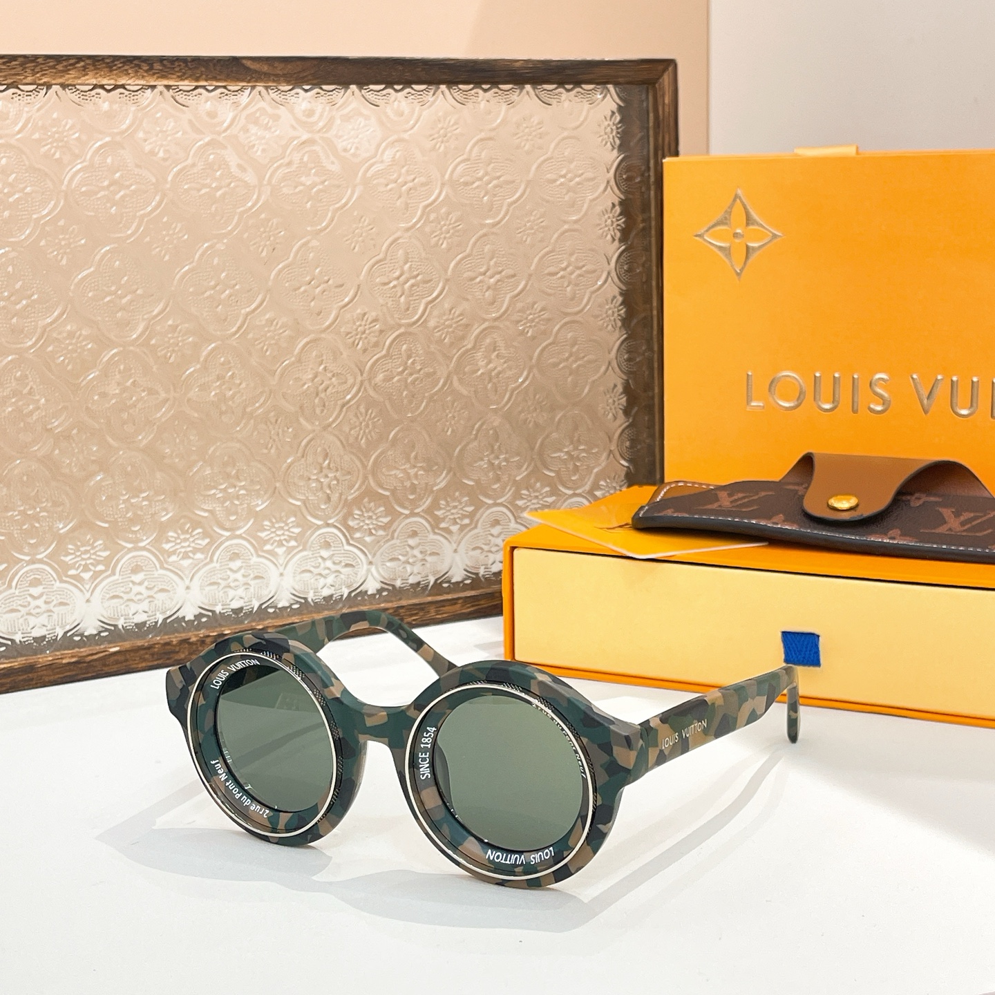 没钻 带钻
LOUIS VUITTO*🌟🌟🌟MODEL：Z2386U🌟🌟🌟SIZE：57口16-145🌟