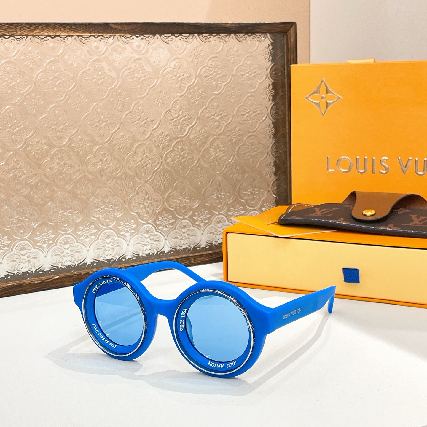 没钻 带钻
LOUIS VUITTO*🌟🌟🌟MODEL：Z2386U🌟🌟🌟SIZE：57口16-145🌟