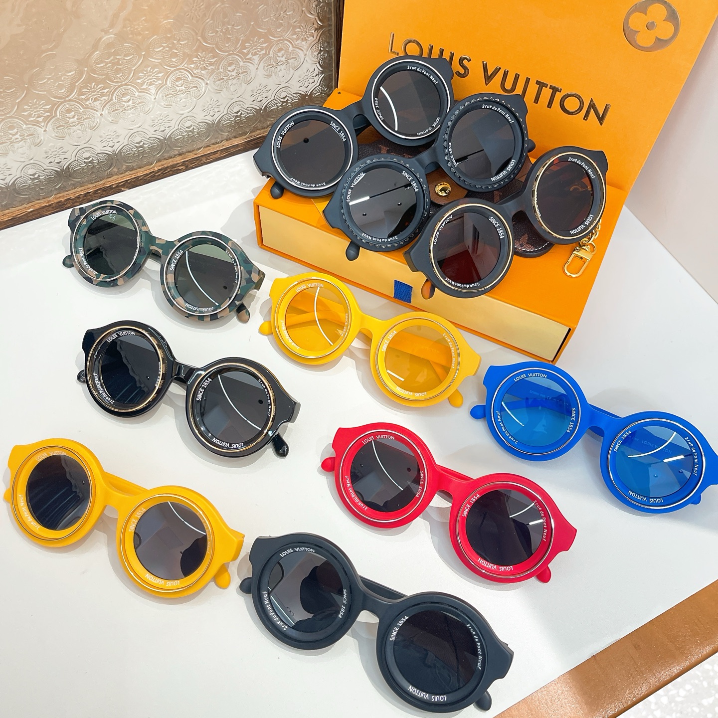 没钻 带钻
LOUIS VUITTO*🌟🌟🌟MODEL：Z2386U🌟🌟🌟SIZE：57口16-145🌟
