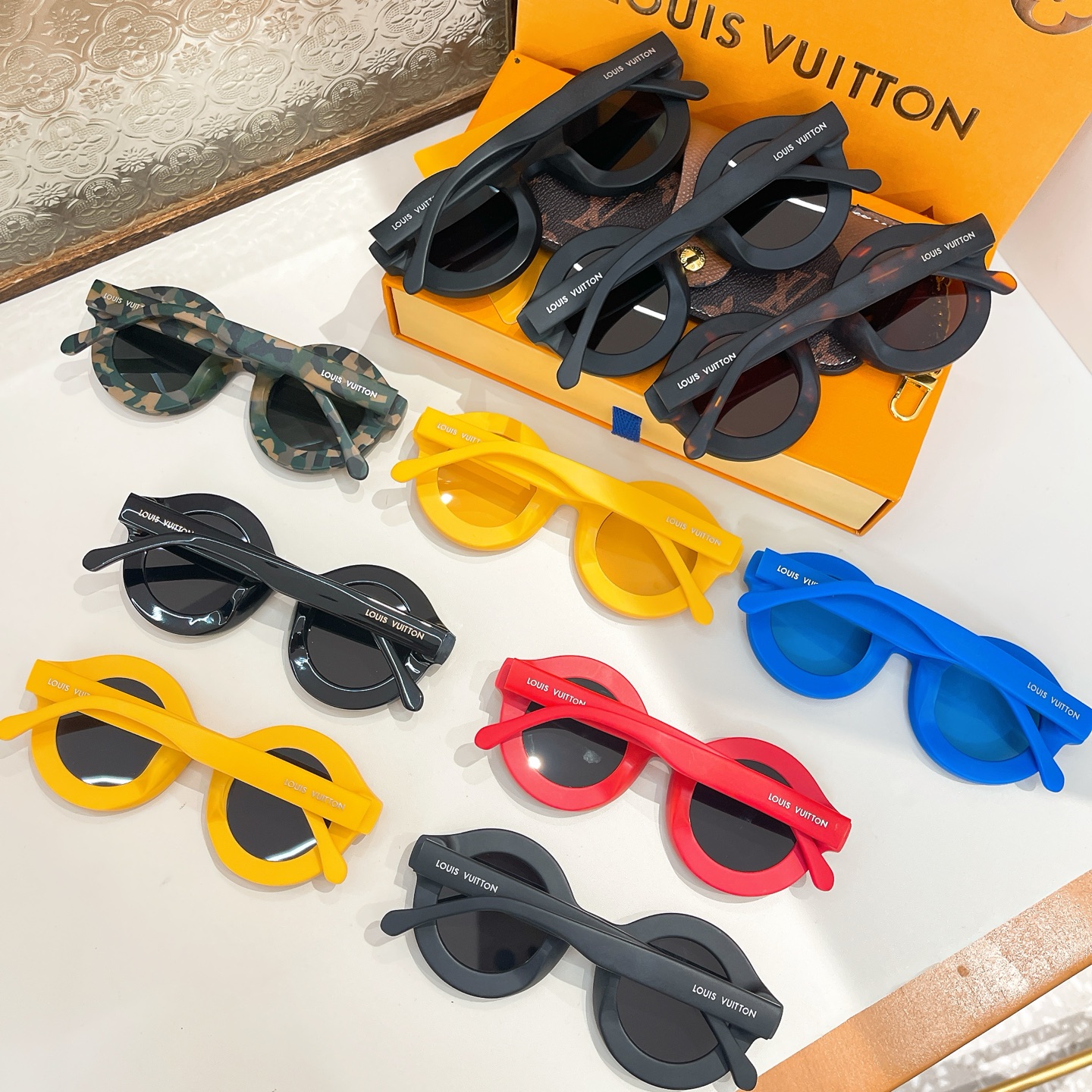 没钻 带钻
LOUIS VUITTO*🌟🌟🌟MODEL：Z2386U🌟🌟🌟SIZE：57口16-145🌟