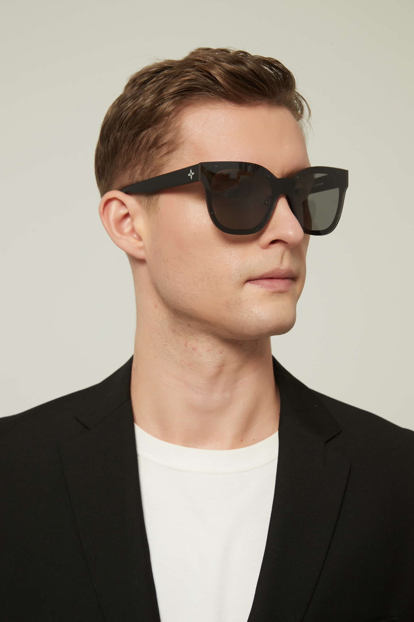  LOUIS VUITTO*
MODEL：Z2565U
SIZE：57口16-145
