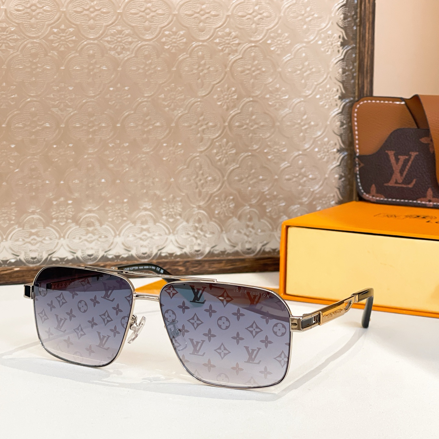 LOUIS VUITTO*🌟🌟🌟MODEL：Z1303 🌟🌟🌟SIZE：57口16-145🌟🌟🌟
