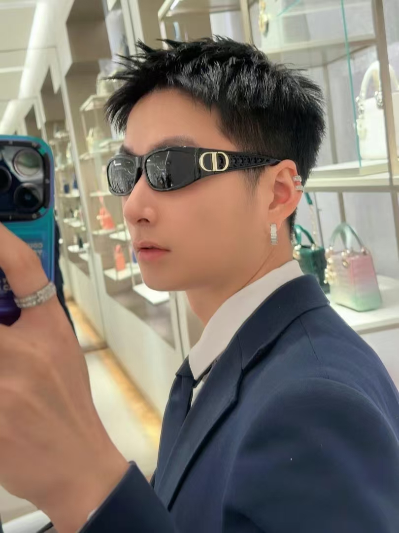  DIOR✨✨✨
MODEL VeryDior S3F 
SIZE：56口19-145

