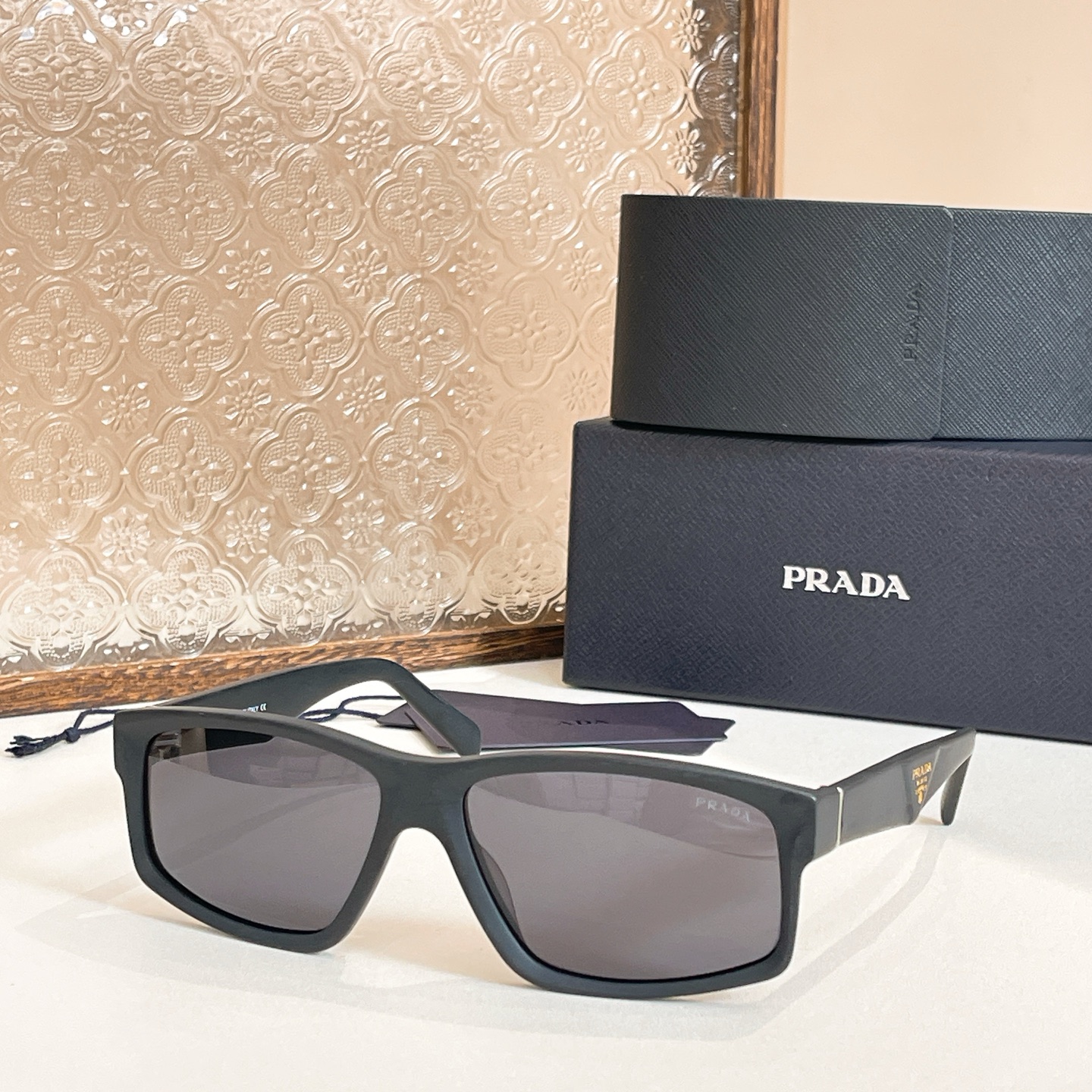 Prada 普拉达墨镜