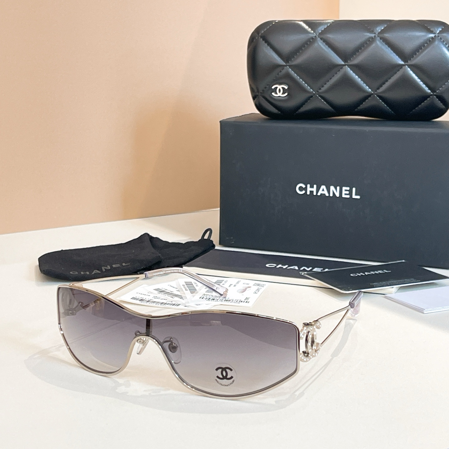 Chanel 香奈儿墨镜