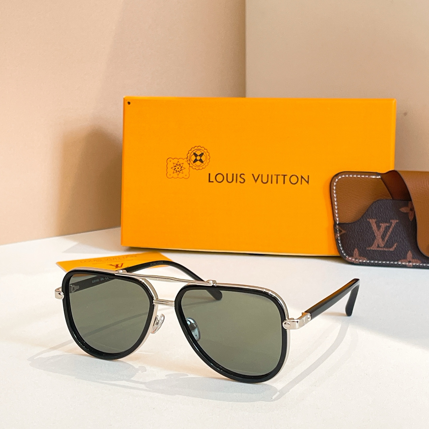 LOUIS VUITTO*✨✨✨MODEL：Z2515U ✨✨✨ SIZE：53口22-145✨✨✨
