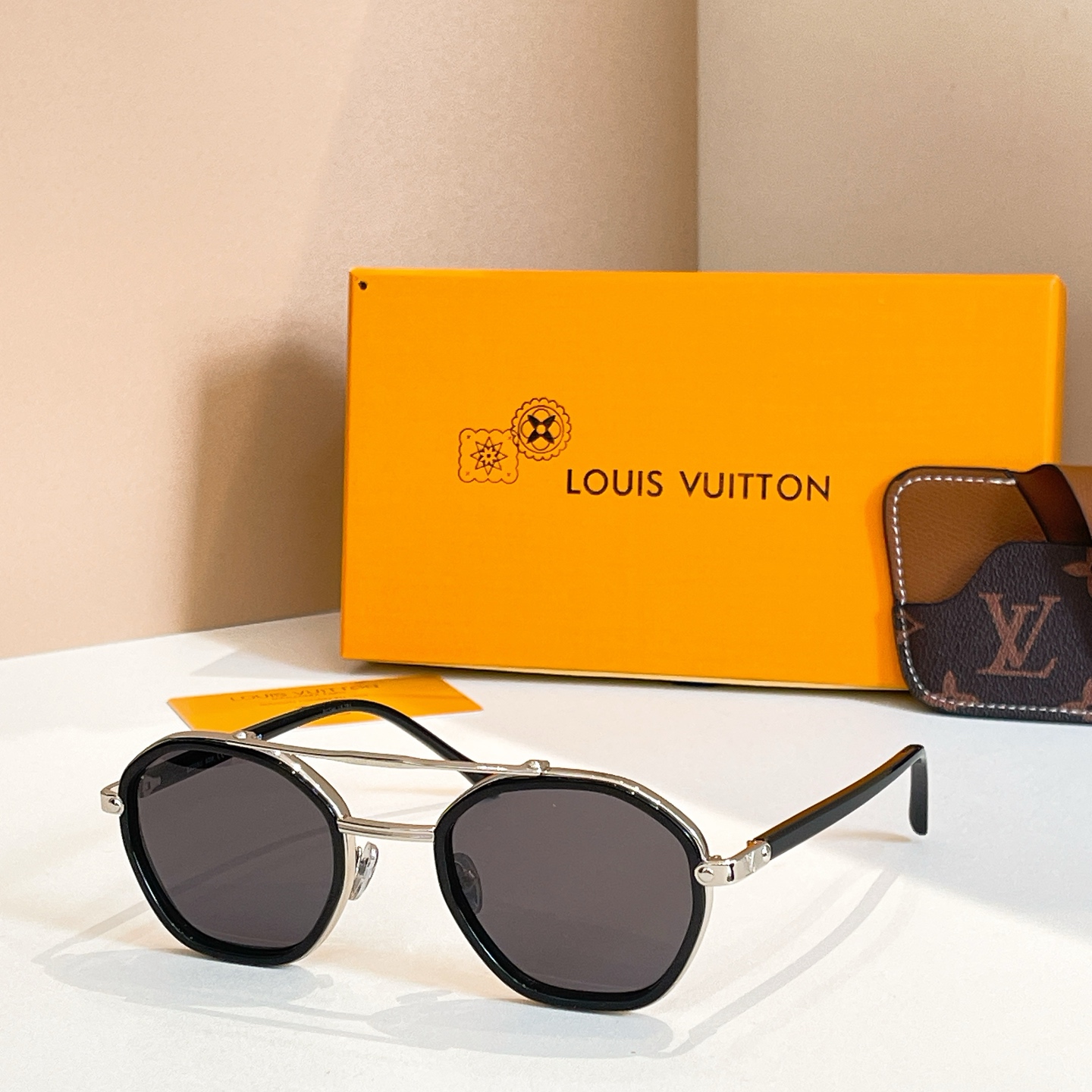 LOUIS VUITTO*✨✨✨MODEL：Z2356U ✨✨✨ SIZE：53口22-145✨✨✨