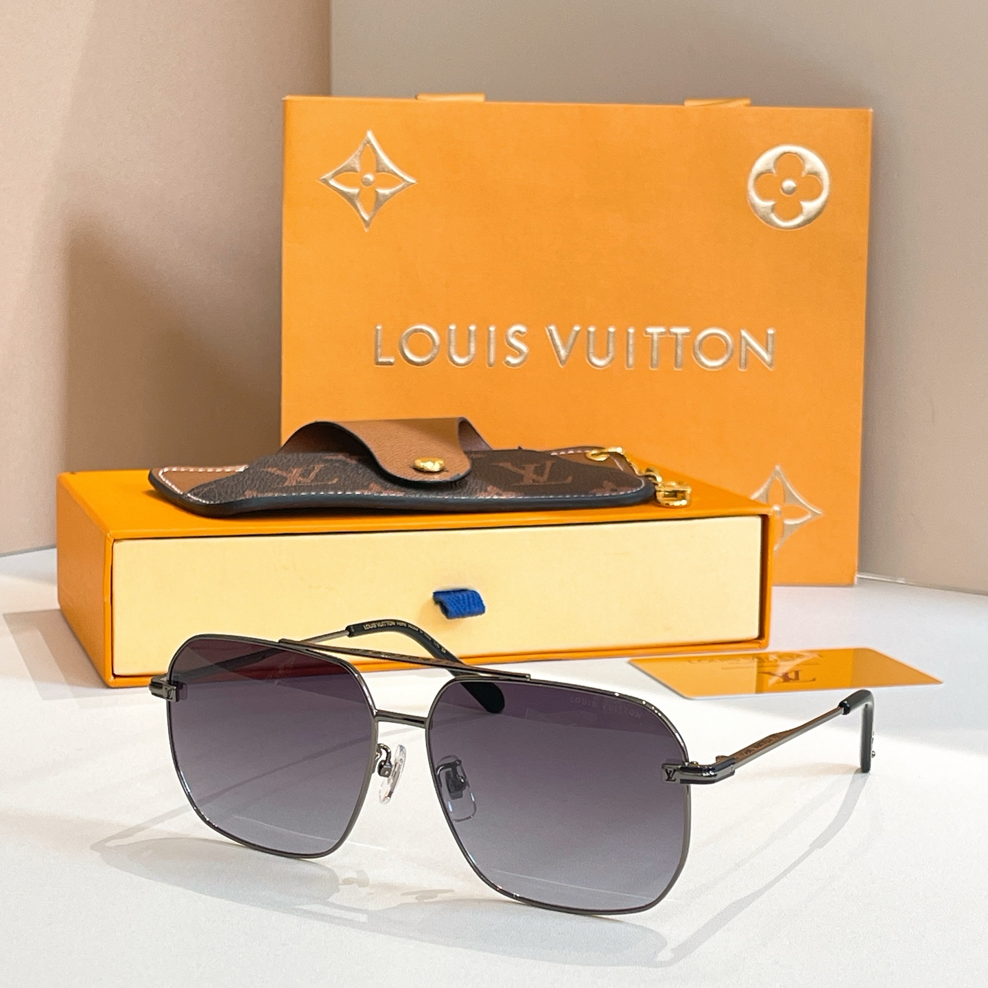 LOUIS VUITTO*✨✨✨MODEL：Z1309 ✨✨✨ SIZE：53口22-145✨✨✨