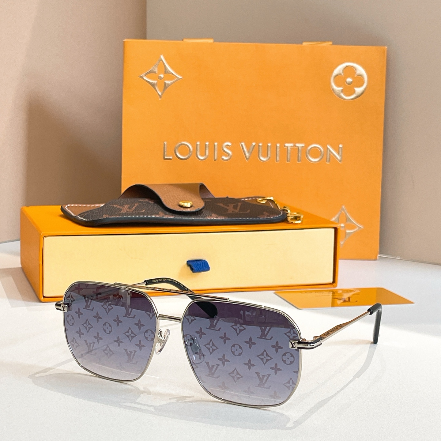 LOUIS VUITTO*✨✨✨MODEL：Z1309 ✨✨✨ SIZE：53口22-145✨✨✨