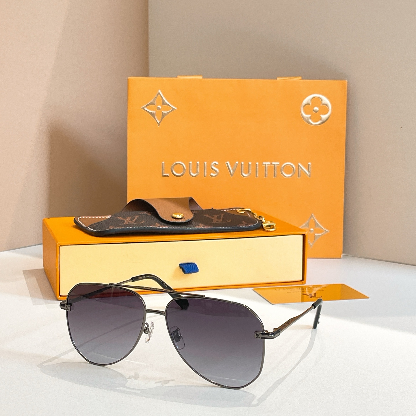 LOUIS VUITTO*✨✨✨MODEL：Z1308 ✨✨✨ SIZE：53口22-145✨✨✨