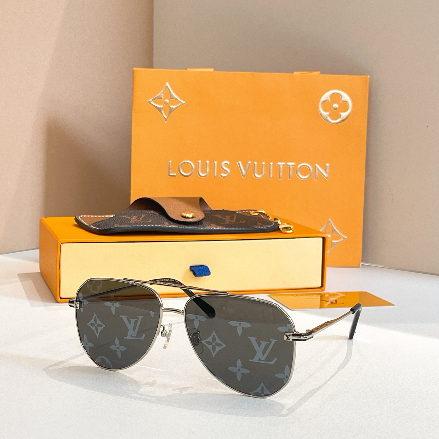 LOUIS VUITTO*✨✨✨MODEL：Z1308 ✨✨✨ SIZE：53口22-145✨✨✨