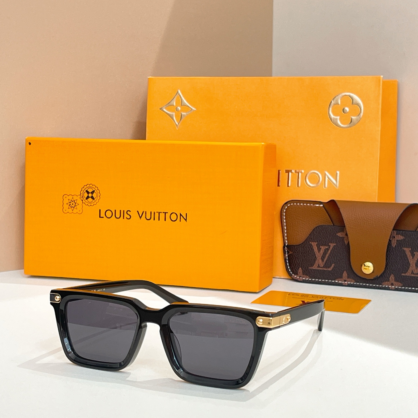 LOUIS VUITTO*🌟🌟🌟MODEL：Z1974U🌟🌟🌟SIZE：54口19-145🌟🌟🌟，变色镜