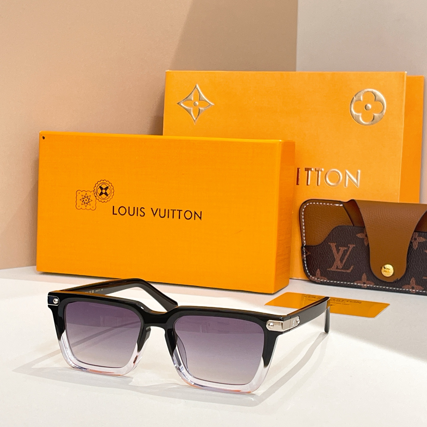 LOUIS VUITTO*🌟🌟🌟MODEL：Z1974U🌟🌟🌟SIZE：54口19-145🌟🌟🌟，变色镜
