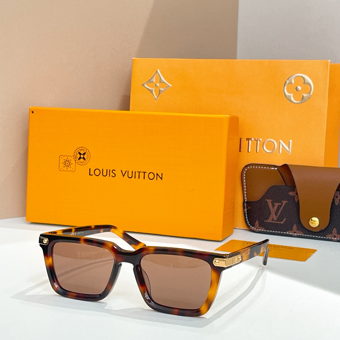 LOUIS VUITTO*🌟🌟🌟MODEL：Z1974U🌟🌟🌟SIZE：54口19-145🌟🌟🌟，变色镜