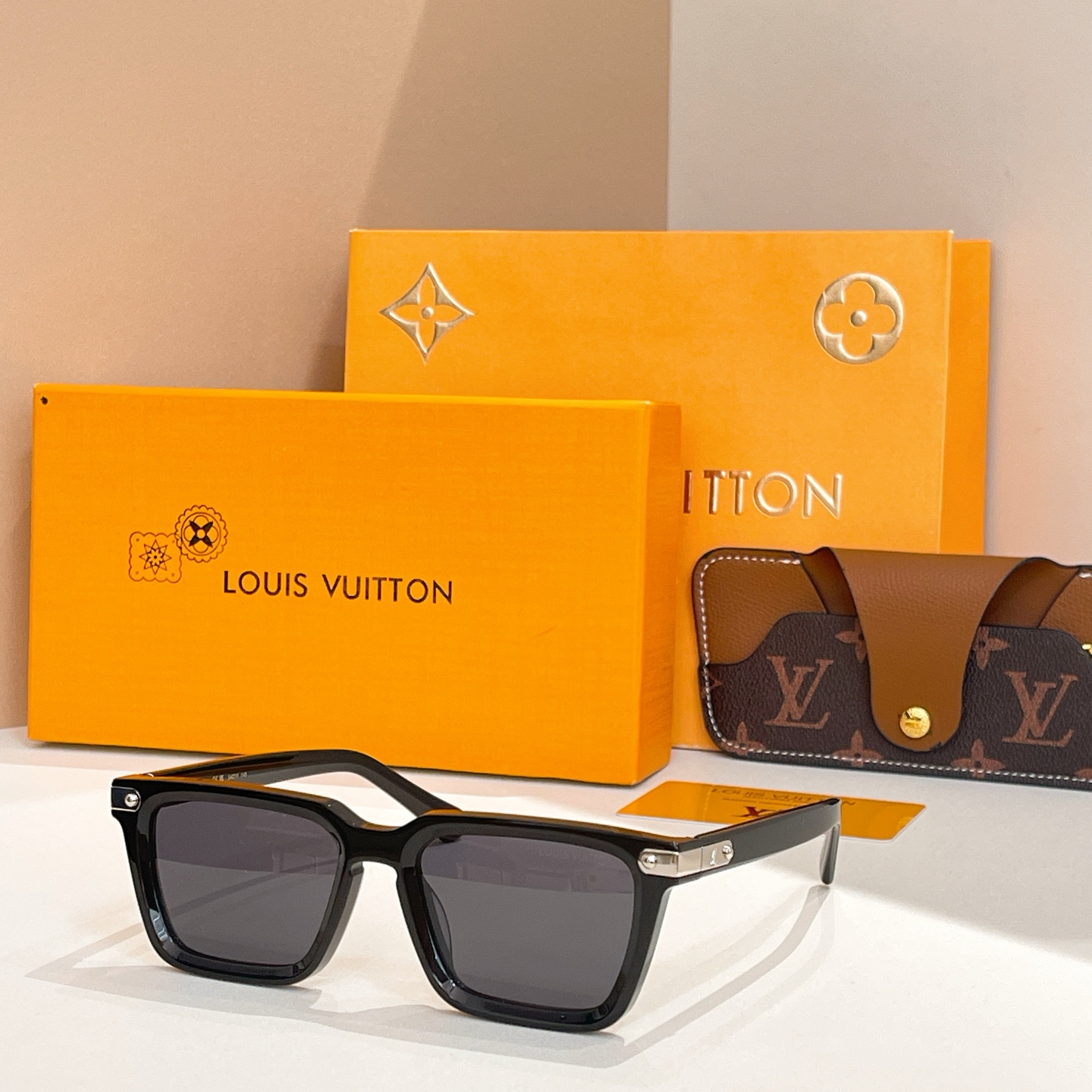 LOUIS VUITTO*🌟🌟🌟MODEL：Z1974U🌟🌟🌟SIZE：54口19-145🌟🌟🌟，变色镜