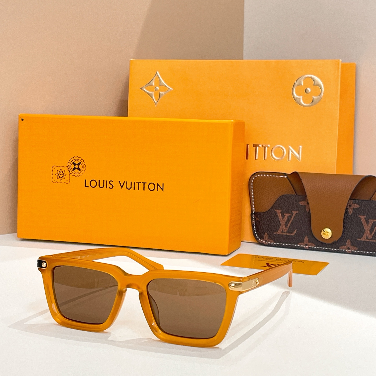 LOUIS VUITTO*🌟🌟🌟MODEL：Z1974U🌟🌟🌟SIZE：54口19-145🌟🌟🌟，变色镜