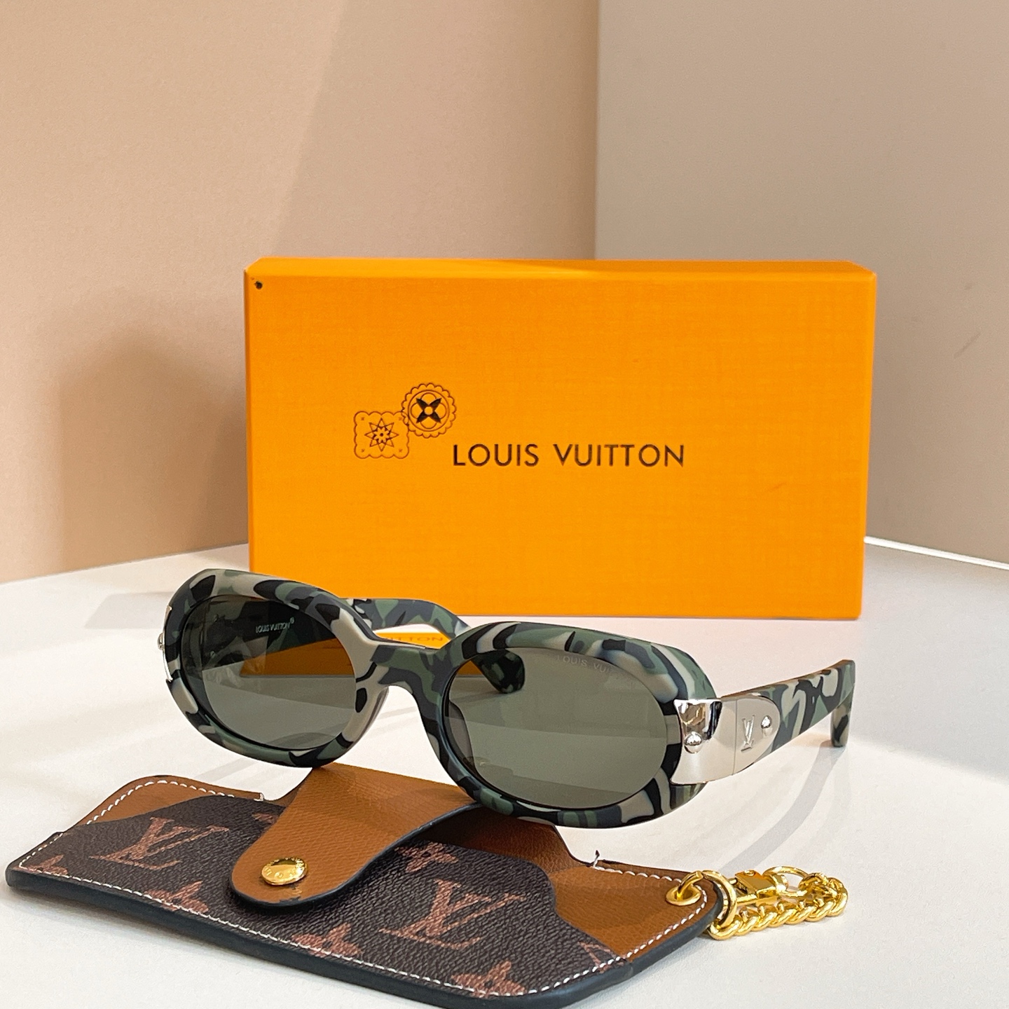 LOUIS VUITTO*✨✨✨MODEL：Z2603U✨✨✨ SIZE：55口22-140✨✨✨