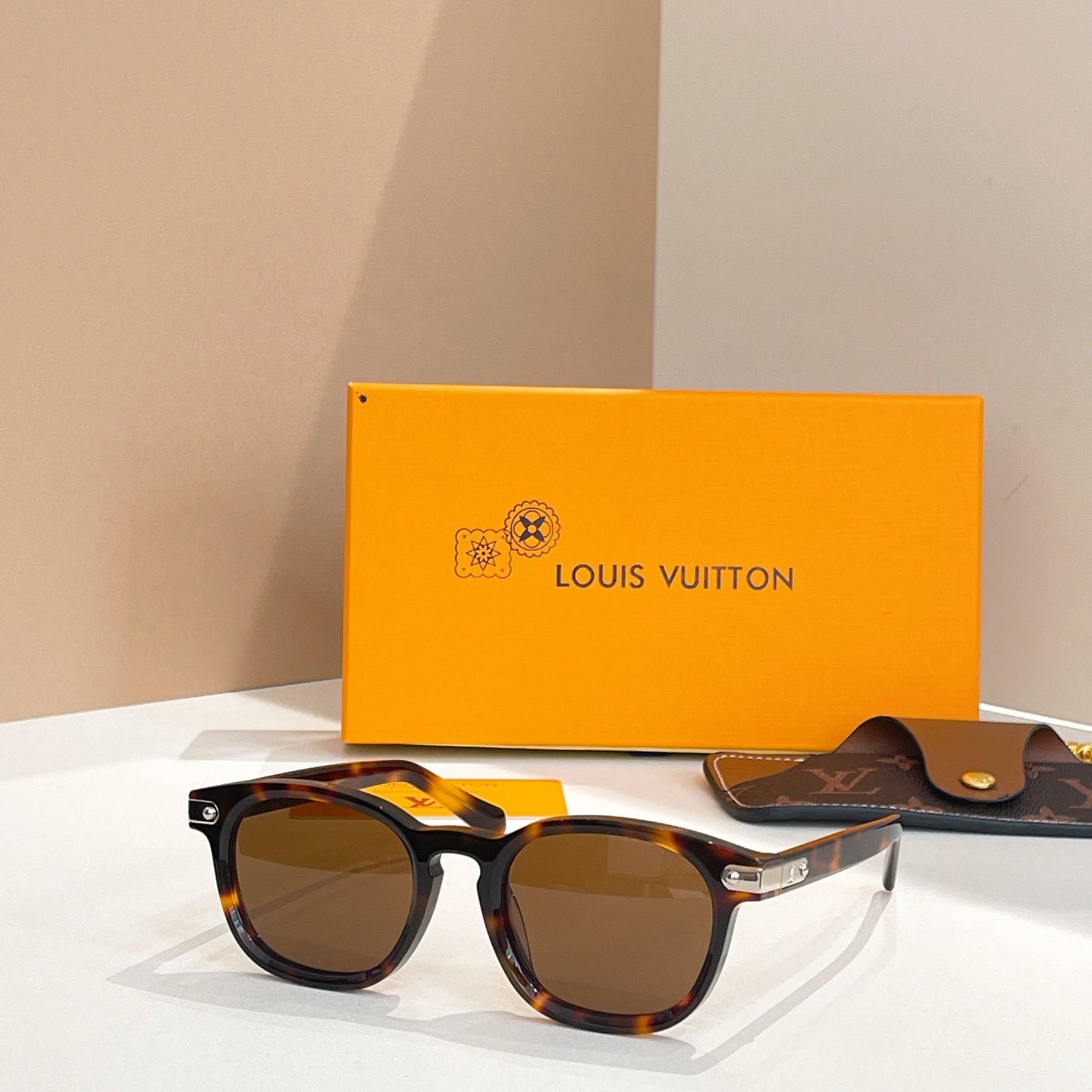 LOUIS VUITTO*✨✨✨MODEL：Z2655U ✨✨✨ SIZE：53口22-145✨✨✨，变