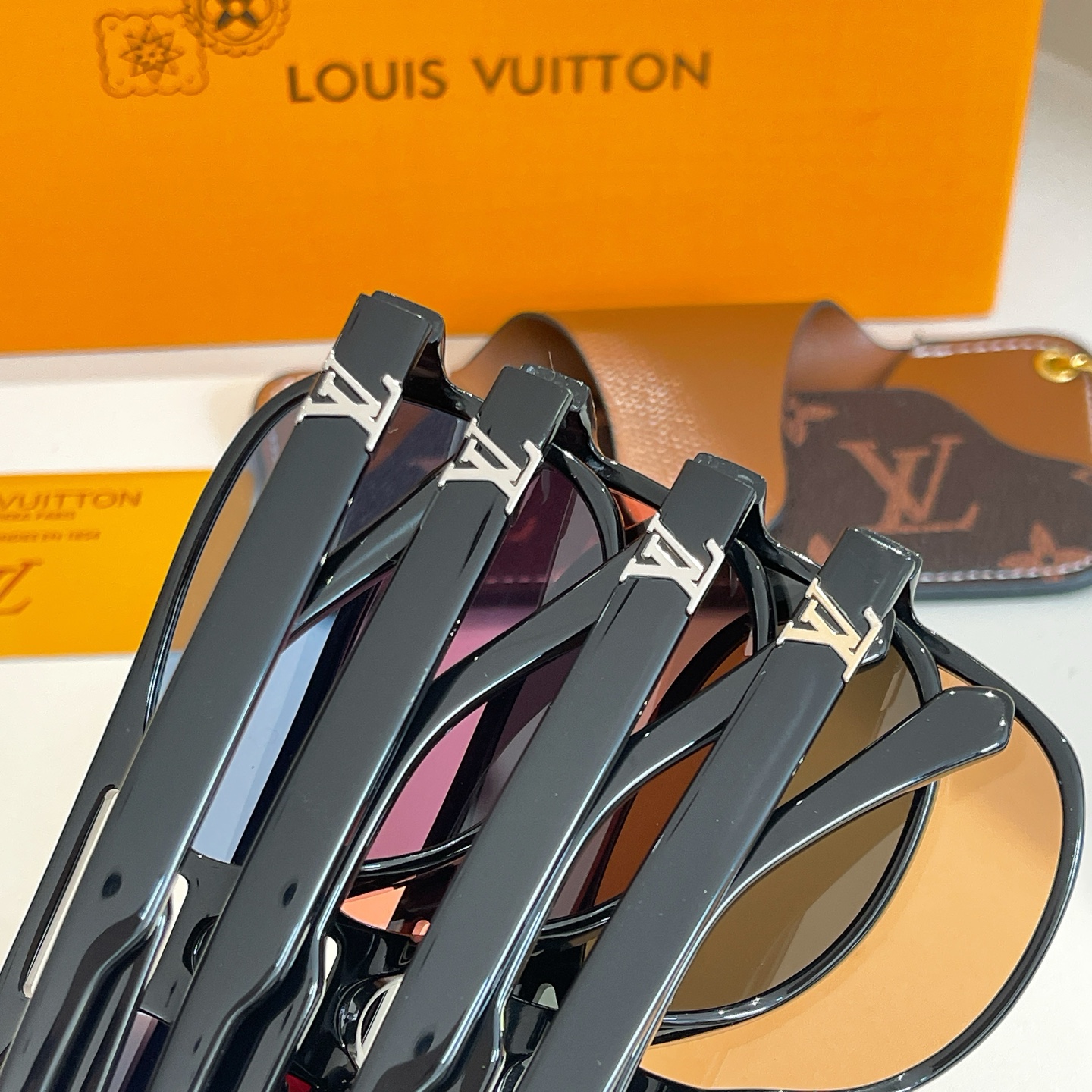 LOUIS VUITTO*🌟🌟🌟MODEL：Z2866U🌟🌟🌟SIZE：55口16-145🌟🌟