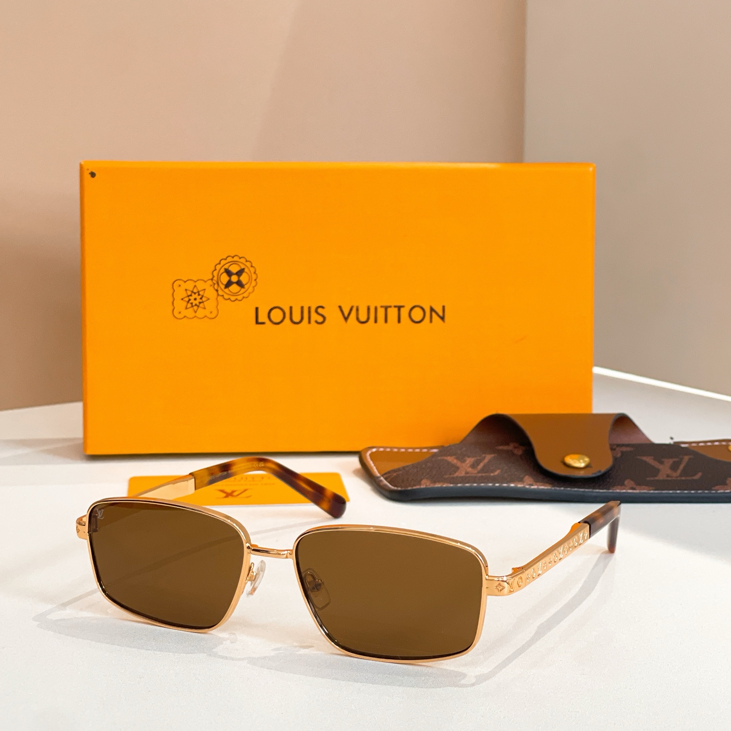 LOUIS VUITTO*✨✨✨MODEL：Z2042U ✨✨✨ SIZE：53口22-145✨✨✨