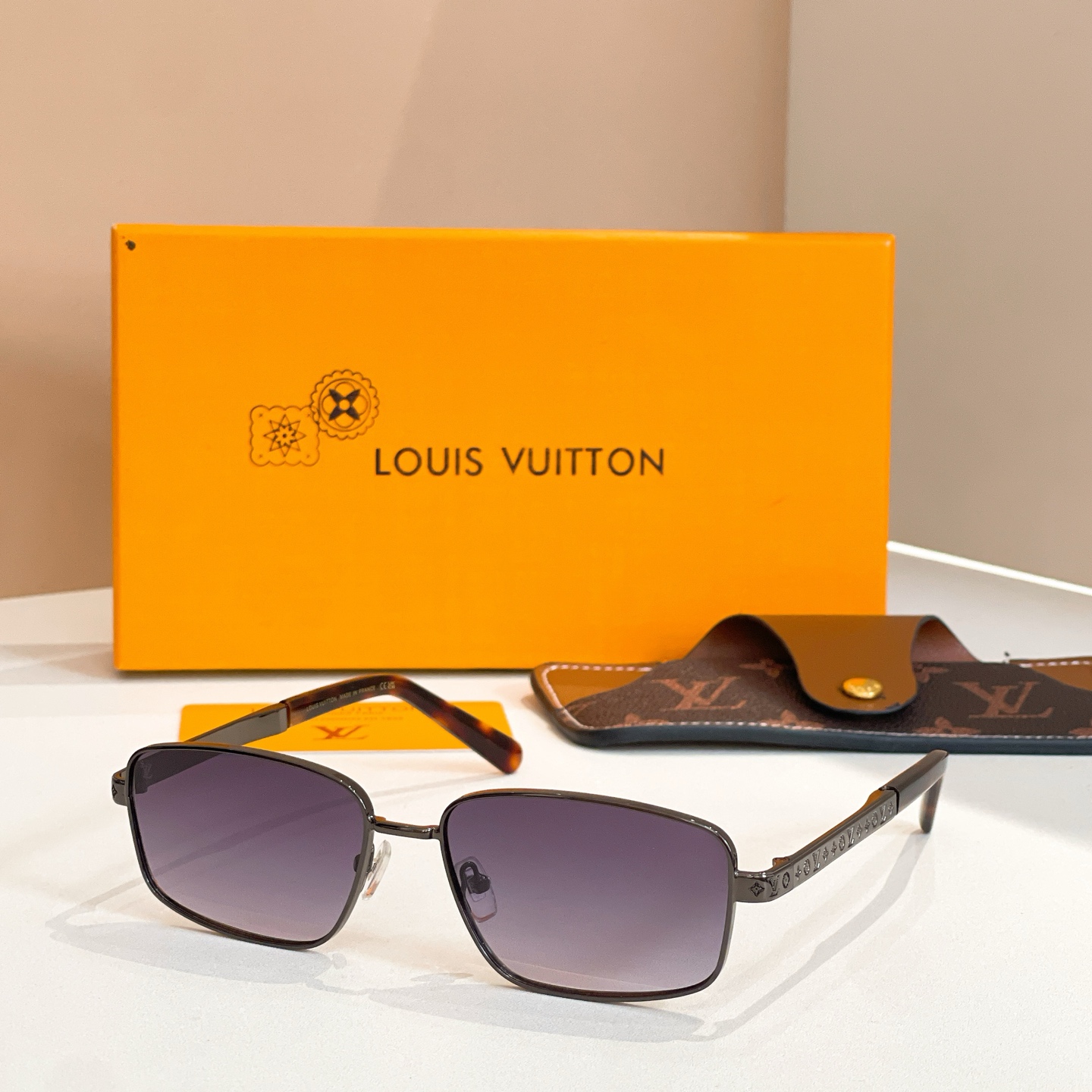 LOUIS VUITTO*✨✨✨MODEL：Z2042U ✨✨✨ SIZE：53口22-145✨✨✨