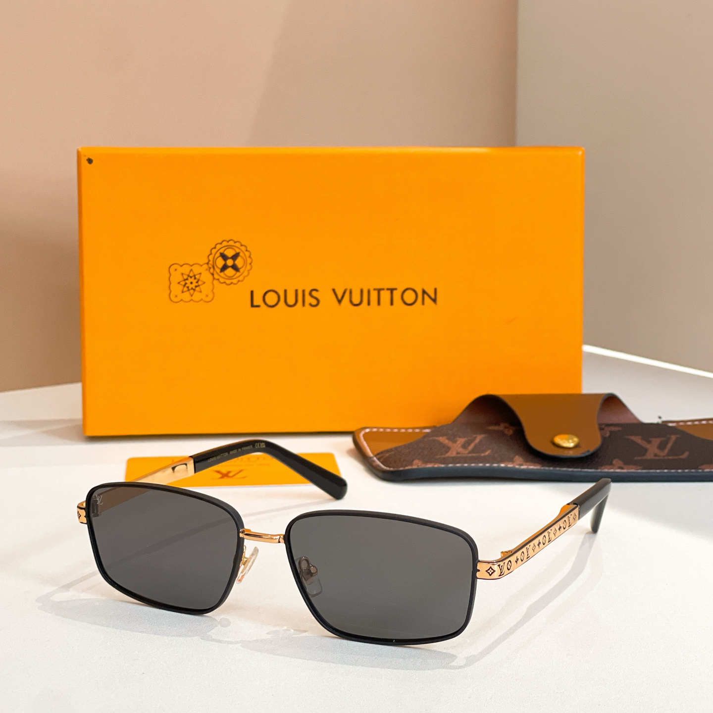 LOUIS VUITTO*✨✨✨MODEL：Z2042U ✨✨✨ SIZE：53口22-145✨✨✨