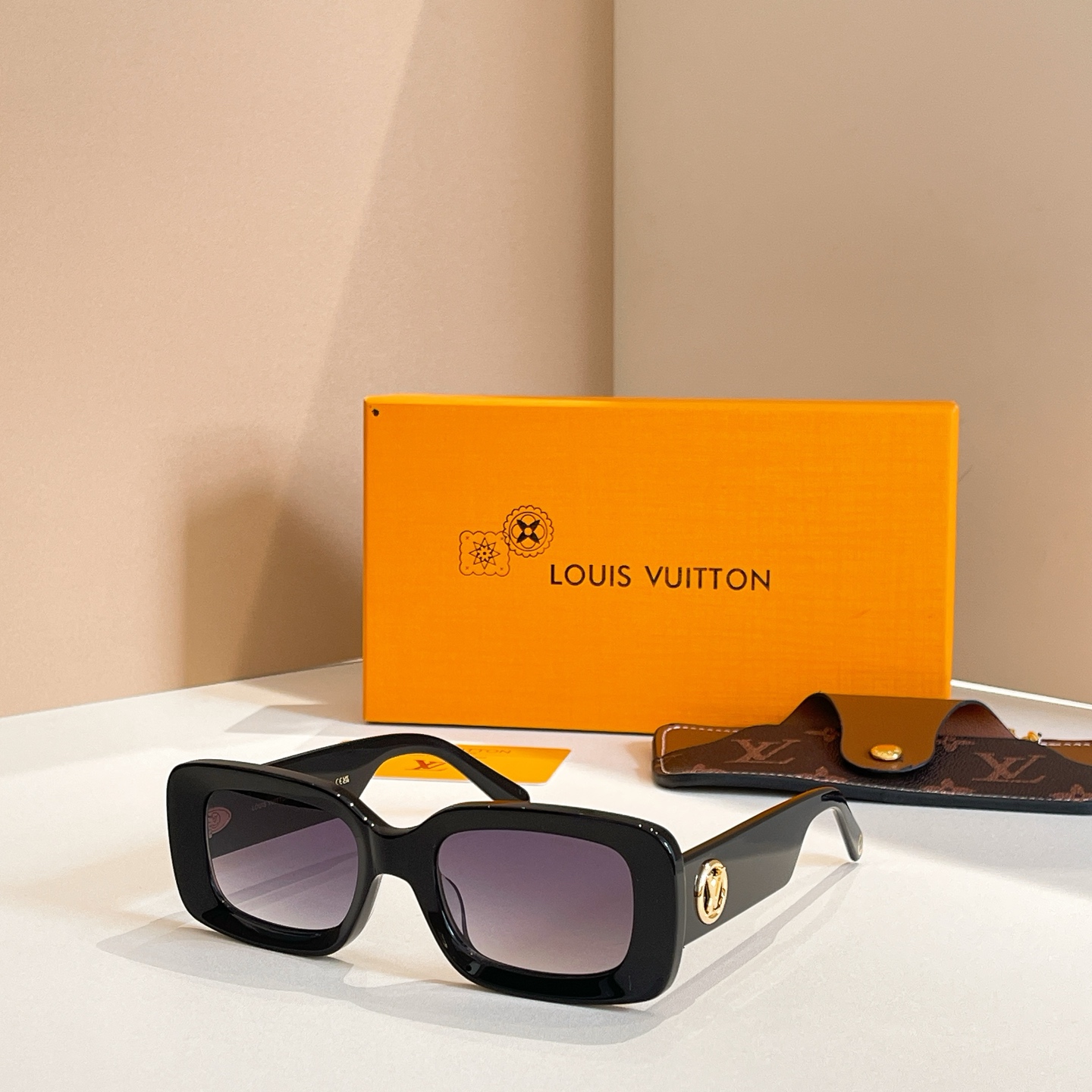 LOUIS VUITTO*✨✨✨MODEL：Z2421E✨✨✨ SIZE：53口21-145✨✨✨